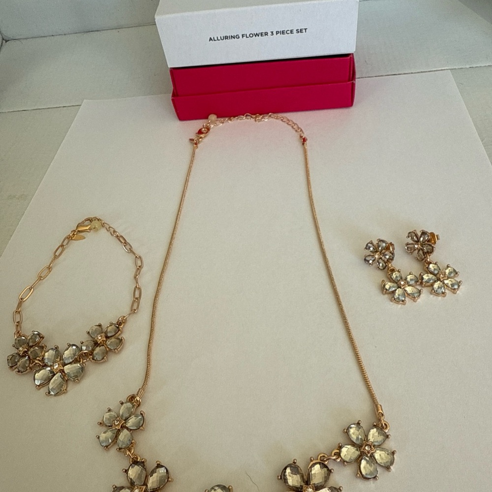 Necklace, bracelet and earrings set, Avon